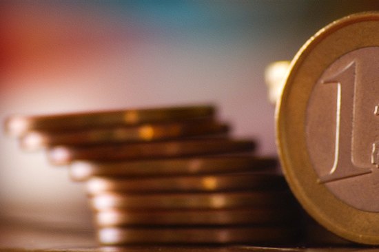 美债抛售潮再起!纳指告别纪录高位跌超1%,光通信、存储大跌